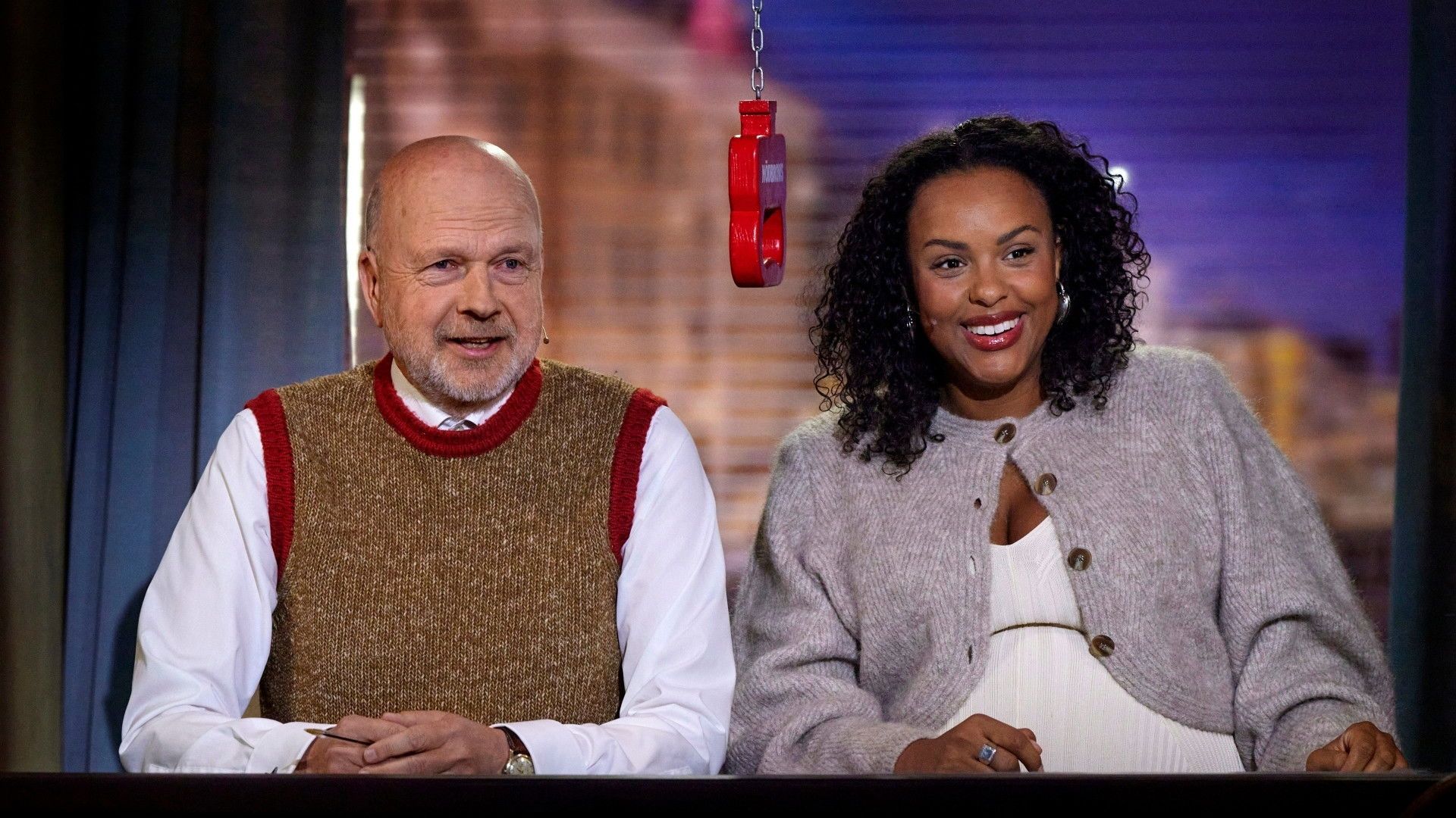 På spåret background