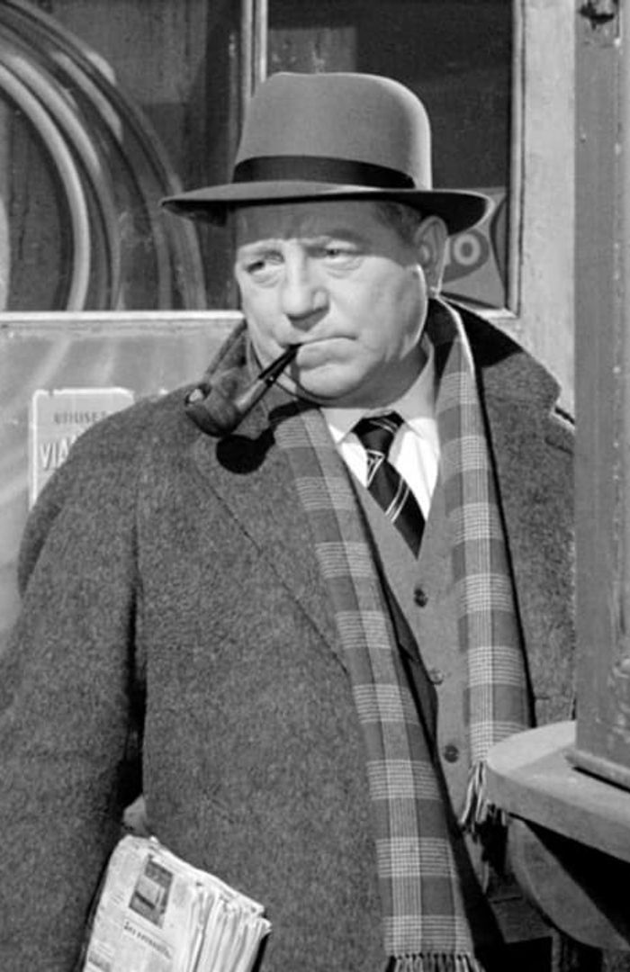 Maigret (Jean Gabin) background