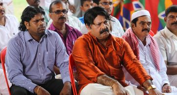 Lalu Alex, Kalabhavan Haneef, and Saju Navodaya in Marubhoomiyile Aana (2016)