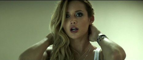 Sarah Dumont in Scouts Guide to the Zombie Apocalypse (2015)