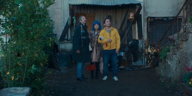 Carlos Areia, Custódia Gallego, and Estêvão Antunes in A Bela América (2023)