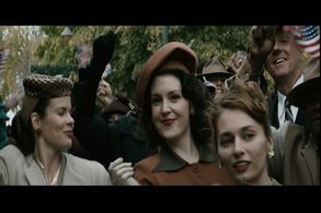 Still of Georgiana Jianu and Melanie Lynskey.