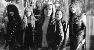 Jennifer Aniston, Mark Wahlberg, Nick Catanese, Dominic West, and Kara Zediker in Rock Star (2001)