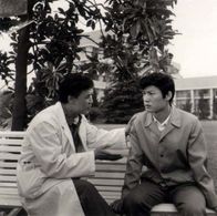 Shichang Da and Yue Yuan in Come Back Swallow (1981)
