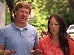 Chip Gaines and Joanna Gaines in Fixer Upper (2013)