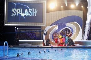 Drake Bell, Keshia Knight Pulliam, Chuy Bravo, Kendra Wilkinson, Ndamukong Suh, and Rory Bushfield in Splash (2013)