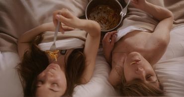 Anna Alfieri and Agathe Ferré in Borderline (2021)