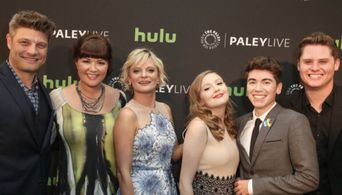 Martha Plimpton, Jay R. Ferguson, Matt Shively, Mary Hollis Inboden, Bebe Wood, and Noah Galvin in The Real O'Neals (201