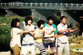 Kim Hye-su, Ho-jin Chun, Hwang Bo-ra, Yoo Ah-in, and Hee-kyung Moon in Skeletons in the Closet (2007)