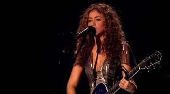 Shakira in Shakira Oral Fixation Tour 2007 (2007)