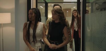 Casey Burke, Yara Shahidi, Odessa A'zion, and Will Ropp in Sitting In Bars With Cake (2023)