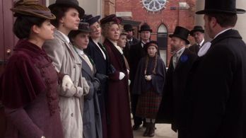 Helene Joy, Nicole Underhay, Georgina Reilly, Zoe Fraser, and Sara Mitich in Murdoch Mysteries (2008)