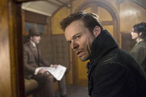 Alec Newman in Dracula (2013)