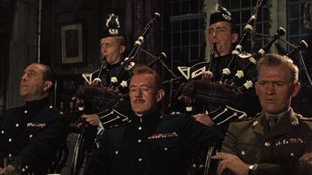 Alec Guinness, Keith Faulkner, John Fraser, Gordon Jackson, and Dennis Price in Tunes of Glory (1960)
