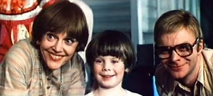 Nina Agapova, Kirill Golovko-Sersky, and Mikhail Metyolkin in I Don't Want to Be a Grown-Up (1983)