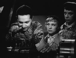 Yuri Belov, Aleksey Kozhevnikov, and Nadezhda Rumyantseva in Unamenables (1959)