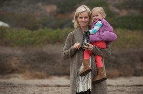 Monica Potter, Ella Allan, and Mia Allan in Parenthood (2010)