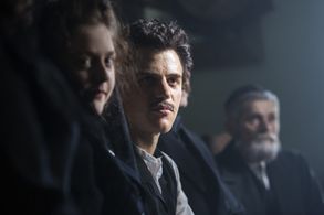 Helen Monks and Johnny Flynn in Genius (2017)