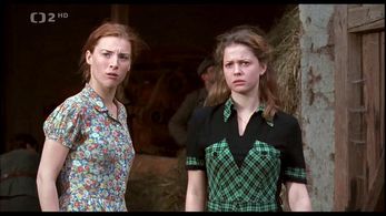 Lenka Krobotová and Klára Apolenárová in Halt, or I'll Miss! (1998)