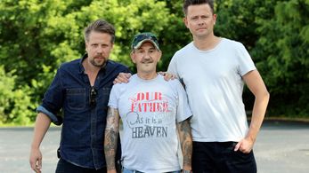 Fredrik Wikingsson and Filip Hammar in I Trumpland med Filip & Fredrik (2016)