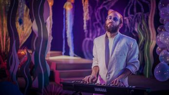 Roger Wasserman in Miriam Miente