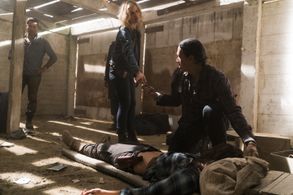 Kim Dickens, Colman Domingo, Michael Greyeyes, Mercedes Mason, and Justin Rain in Fear the Walking Dead (2015)