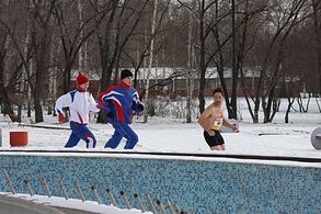 Mark Munoz in The Amazing Race (2001)