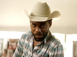 Lázaro Ramos in Sweet Mother (2012)