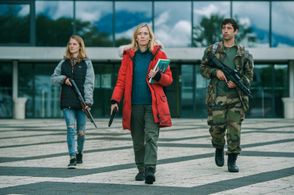 Léa Drucker, Emilie de Preissac, and Paul Gorostidi in War of the Worlds: Episode #2.2 (2021)