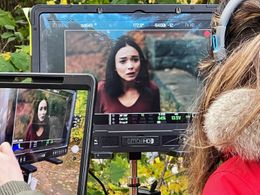 Vitoria Setta on the set of 