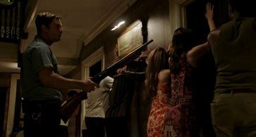 Malcolm David Kelley, Hannah Murray, Jack Reynor, Kaitlyn Dever, Jacob Latimore, Algee Smith, and Nathan Davis Jr. in De