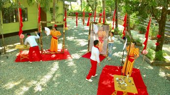 Gabby Concepcion, Sunshine Dizon, Heart Evangelista, Mike Tan, and Rich Asuncion in Follow Your Heart (2017)