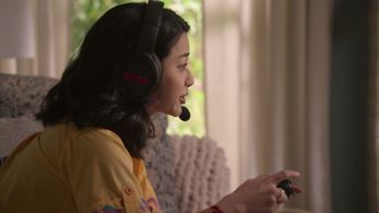 Michelle Mao in Surfside Girls (Episode 5)