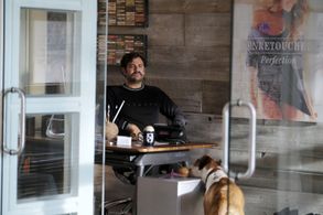 Barry Rothbart in Downward Dog (2017)