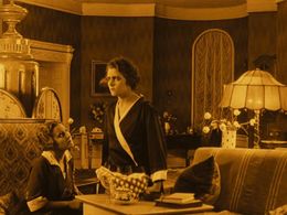 Lulu Kyser-Korff and Olga Tschechowa in The Haunted Castle (1921)
