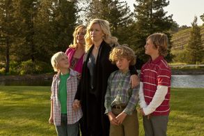 Jennie Garth, Conrad Bluth, Riley Thomas Stewart, and Miles Elliot in A Christmas Wedding Tail (2011)