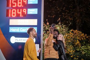 Behind the Scenes- Sarah as Cassie in 'A Plus'