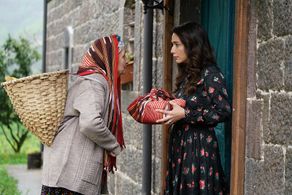 Rüçhan Çaliskur and Öykü Gürman in Sen Anlat Karadeniz: 50. Bolum (2019)