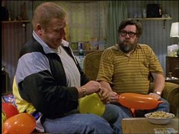 Geoffrey Hughes and Ricky Tomlinson in The Royle Family (1998)