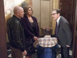 Paul Schulze, Jeremy Shamos, and Anna Deavere Smith in Nurse Jackie (2009)