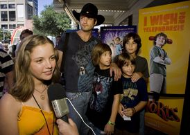 Robert Rodriguez, Jimmy Bennett, and Jolie Vanier in Shorts (2009)
