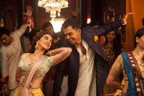 Karthi and Aditi Rao Hydari in Kaatru Veliyidai (2017)