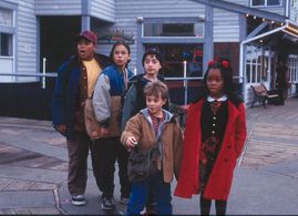 Simon Baker, Jason Fuchs, Chaz Monet, Ronald Joshua Scott, and Matt Weinberg in Spooky House (2002)