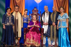 From the set of POSEY with (l-r) Monica Lee, Ray Wise, Erica Rhodes, Sally Kirkland, Christopher Pennock, Jason Stuart, 