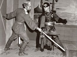 Gilberto Martinho and Dary Reis in O Falcão Negro (1957)