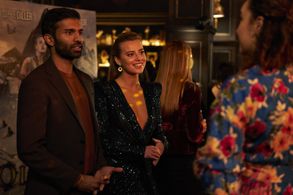 Nadia Parkes and Nikesh Patel in Starstruck (2021)