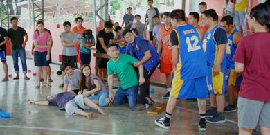 Gerald Madrid, Joanna Marie Tan, Mark Malana, Angela Evangelista, Jenzel Angeles, and Bruce Roeland in The Cure (2018)