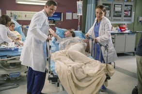 Justin Chambers, Chandra Wilson, Camilla Luddington, AJ Achinger, and Nicolas Bechtel in Grey's Anatomy (2005)