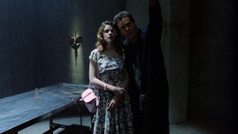 Diana Frank and Wings Hauser in Pale Blood (1990)