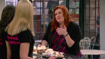 Kat Dennings, Stacie Theon, and Beth Behrs in 2 Broke Girls (2011)